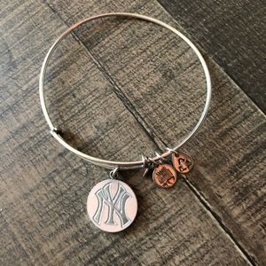 New York Yankees Alex and Ani bracelet ⚾️
